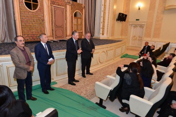 Sumqayıt Dövlət Dram Teatrının yaradıcı kollektivi ilə görüş keçirilib - FOTO Sumqayıt Dövlət Dram Teatrının yaradıcı kollektivi ilə görüş keçirilib - FOTO