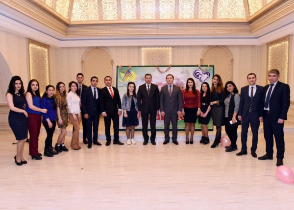 Sumqayıtlı gənclər Bahar bayramını qeyd ediblər-FOTO