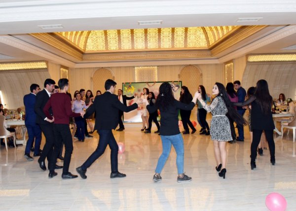 Sumqayıtlı gənclər Bahar bayramını qeyd ediblər-FOTO