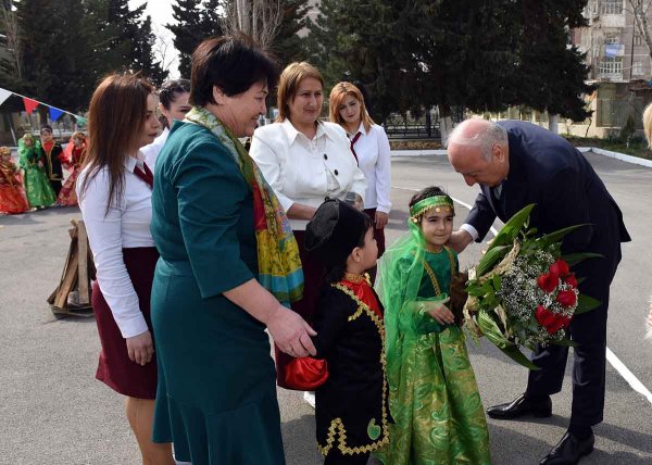 Sumqayıt İcra başçısı uşaqların Novruz şənliyində – FOTOLAR Sumqayıt İcra başçısı uşaqların Novruz şənliyində – FOTOLAR