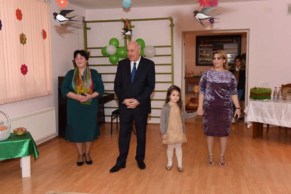 Sumqayıt İcra başçısı uşaqların Novruz şənliyində – FOTOLAR Sumqayıt İcra başçısı uşaqların Novruz şənliyində – FOTOLAR