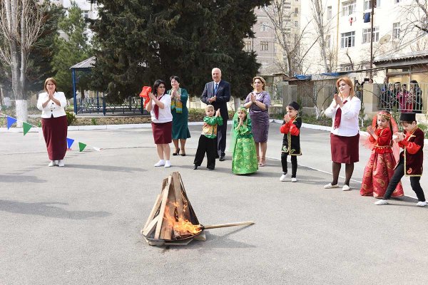 Sumqayıt İcra başçısı uşaqların Novruz şənliyində – FOTOLAR Sumqayıt İcra başçısı uşaqların Novruz şənliyində – FOTOLAR