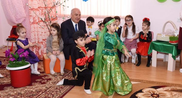 Sumqayıt İcra başçısı uşaqların Novruz şənliyində – FOTOLAR Sumqayıt İcra başçısı uşaqların Novruz şənliyində – FOTOLAR