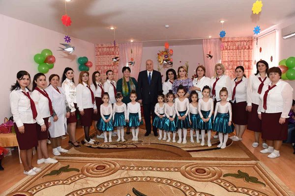 Sumqayıt İcra başçısı uşaqların Novruz şənliyində – FOTOLAR Sumqayıt İcra başçısı uşaqların Novruz şənliyində – FOTOLAR