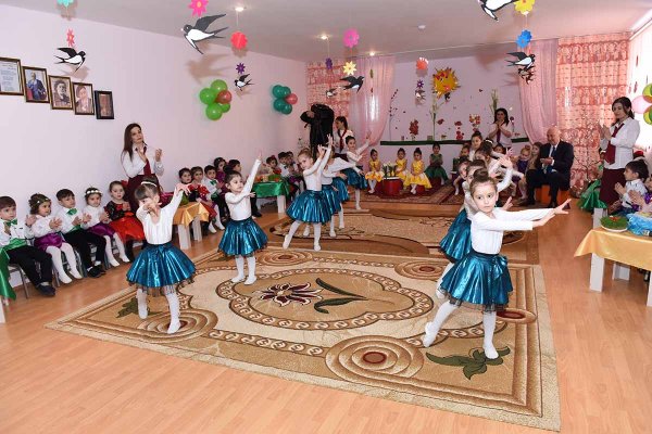 Sumqayıt İcra başçısı uşaqların Novruz şənliyində – FOTOLAR Sumqayıt İcra başçısı uşaqların Novruz şənliyində – FOTOLAR