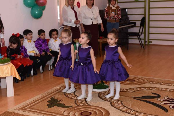 Sumqayıt İcra başçısı uşaqların Novruz şənliyində – FOTOLAR Sumqayıt İcra başçısı uşaqların Novruz şənliyində – FOTOLAR