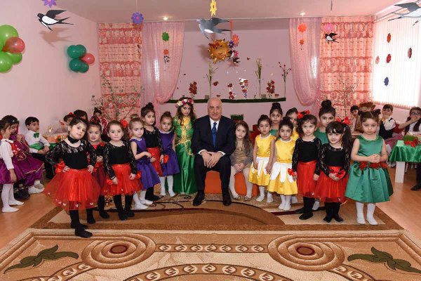 Sumqayıt İcra başçısı uşaqların Novruz şənliyində – FOTOLAR Sumqayıt İcra başçısı uşaqların Novruz şənliyində – FOTOLAR