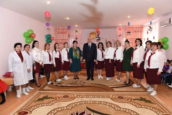 Sumqayıt İcra başçısı uşaqların Novruz şənliyində – FOTOLAR Sumqayıt İcra başçısı uşaqların Novruz şənliyində – FOTOLAR
