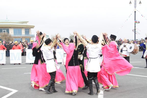 Sumqayıtda möhtəşəm Novruz şənliyi keçirildi - FOTOSESSİYA Sumqayıtda möhtəşəm Novruz şənliyi keçirildi - FOTOSESSİYA