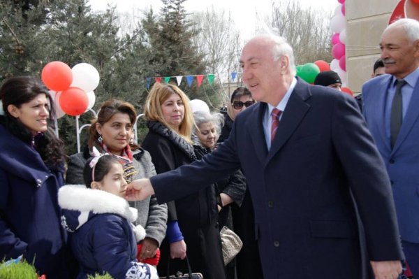 Sumqayıtda parkın təmirdən sonra açılışı olub: Tağıyevin büstü  qoyuldu -VİDEO + FOTOLAR