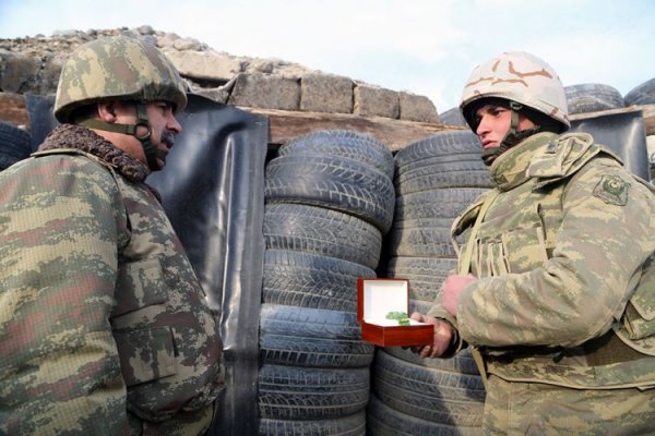 Müdafiə naziri ön xətdə müdafiənin təşkilini yoxlayıb Müdafiə naziri ön xətdə müdafiənin təşkilini yoxlayıb
