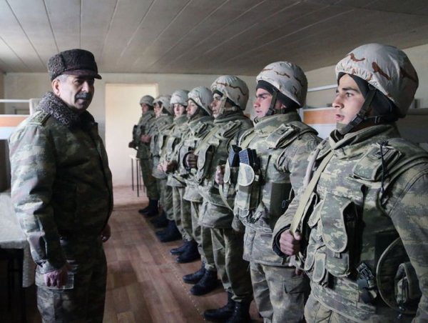 Müdafiə naziri ön xətdə müdafiənin təşkilini yoxlayıb Müdafiə naziri ön xətdə müdafiənin təşkilini yoxlayıb