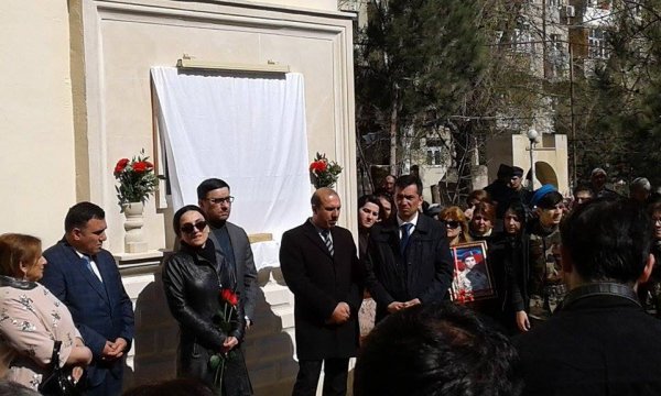 Sumqayıtda şəhid Seymur Baxışovun xatirə lövhəsinin açılışı olub - FOTOLAR