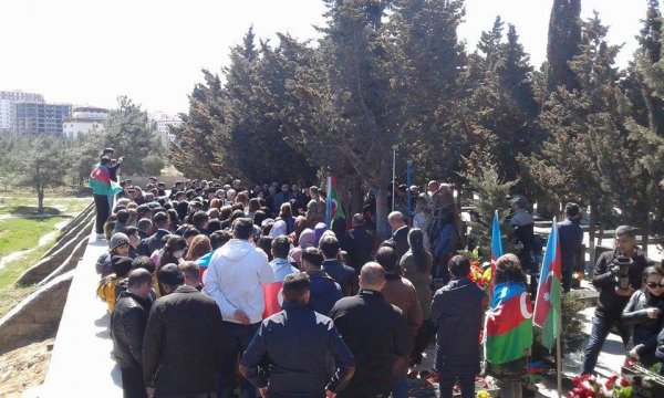 Sumqayıtda şəhid Seymur Baxışovun xatirə lövhəsinin açılışı olub - FOTOLAR
