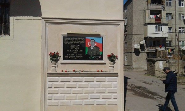 Sumqayıtda şəhid Seymur Baxışovun xatirə lövhəsinin açılışı olub - FOTOLAR