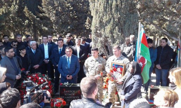 Sumqayıtda şəhid Seymur Baxışovun xatirə lövhəsinin açılışı olub - FOTOLAR