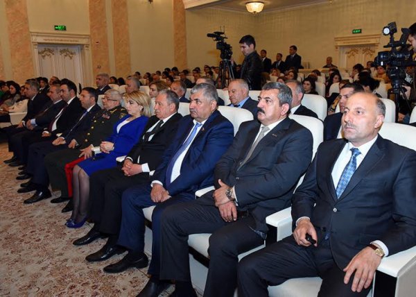 Sumqayıtda “Murov qartalı” kitabının təqdimatı olub VİDEO Sumqayıtda “Murov qartalı” kitabının təqdimatı olub VİDEO