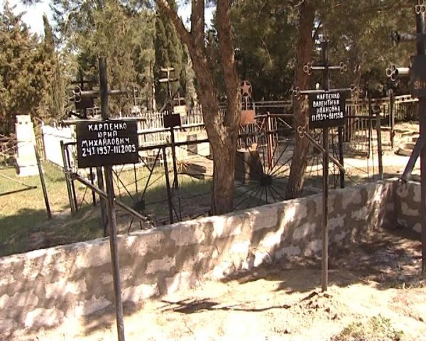 Bakıda qəbiristanlığı viran qoyan şəxs budur – FOTO Bakıda qəbiristanlığı viran qoyan şəxs budur – FOTO