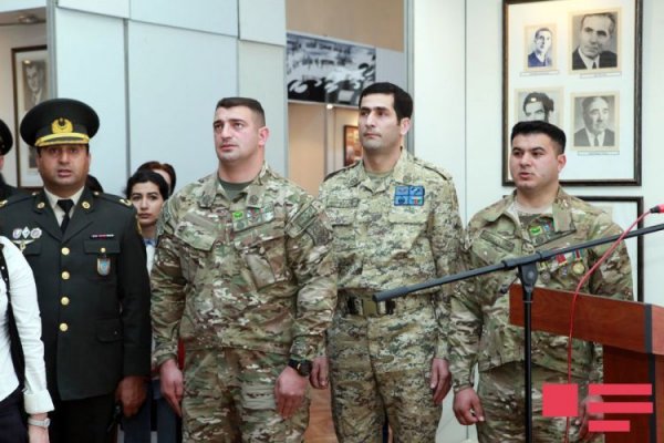 Aprel şəhidlərinin şəxsi əşyalarının sərgisi təşkil olunub