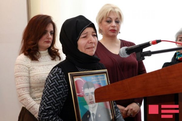 Aprel şəhidlərinin şəxsi əşyalarının sərgisi təşkil olunub