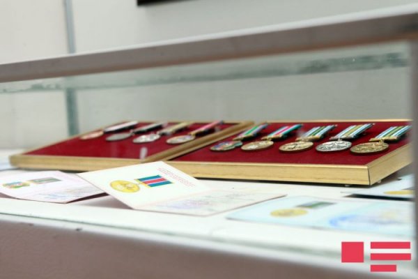 Aprel şəhidlərinin şəxsi əşyalarının sərgisi təşkil olunub