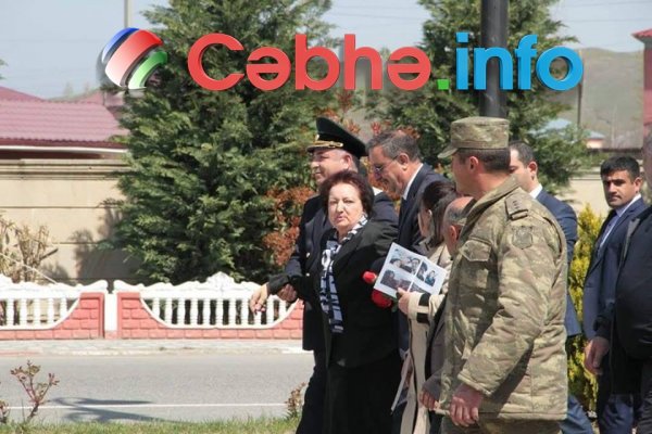 Elmira Süleymanovanın halı pisləşdi: yaxınlıqdakı insanlar kömək etdi - FOTO