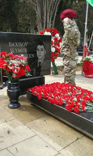 Sumqayıtlı şəhid Seymur Baxışov yad olunub – Doğmaları ilə görüşüb, şəhidin məzarını ziyarət ediblər (FOTOLAR) Sumqayıtlı şəhid Seymur Baxışov yad olunub – Doğmaları ilə görüşüb, şəhidin məzarını ziyarət ediblər (FOTOLAR)