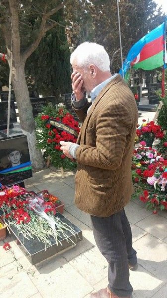 Sumqayıtlı şəhid Seymur Baxışov yad olunub – Doğmaları ilə görüşüb, şəhidin məzarını ziyarət ediblər (FOTOLAR) Sumqayıtlı şəhid Seymur Baxışov yad olunub – Doğmaları ilə görüşüb, şəhidin məzarını ziyarət ediblər (FOTOLAR)