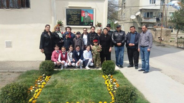 Sumqayıtlı şəhid Seymur Baxışov yad olunub – Doğmaları ilə görüşüb, şəhidin məzarını ziyarət ediblər (FOTOLAR) Sumqayıtlı şəhid Seymur Baxışov yad olunub – Doğmaları ilə görüşüb, şəhidin məzarını ziyarət ediblər (FOTOLAR)