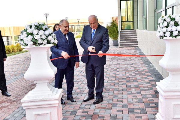 Sumqayıtda növbəti otelin açılışı olub - İcra hakimi Zakir Fərəcov və sabiq başçı Şakir Abuşov mərasimdə (FOTOSESSİYA) Sumqayıtda növbəti otelin açılışı olub - İcra hakimi Zakir Fərəcov və sabiq başçı Şakir Abuşov mərasimdə (FOTOSESSİYA)