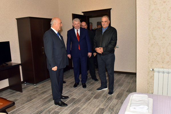 Sumqayıtda növbəti otelin açılışı olub - İcra hakimi Zakir Fərəcov və sabiq başçı Şakir Abuşov mərasimdə (FOTOSESSİYA) Sumqayıtda növbəti otelin açılışı olub - İcra hakimi Zakir Fərəcov və sabiq başçı Şakir Abuşov mərasimdə (FOTOSESSİYA)