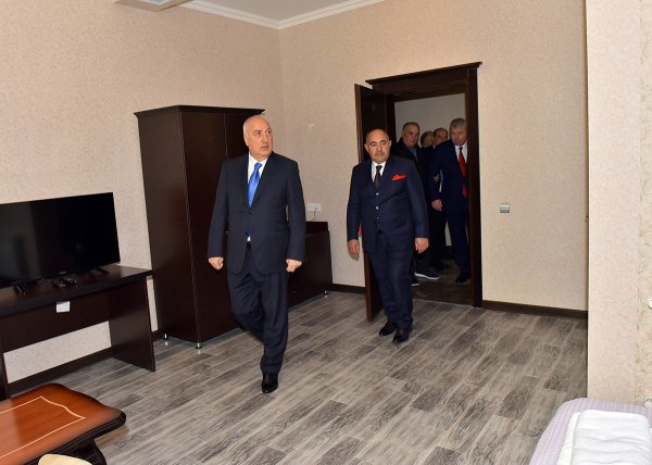 Sumqayıtda növbəti otelin açılışı olub - İcra hakimi Zakir Fərəcov və sabiq başçı Şakir Abuşov mərasimdə (FOTOSESSİYA) Sumqayıtda növbəti otelin açılışı olub - İcra hakimi Zakir Fərəcov və sabiq başçı Şakir Abuşov mərasimdə (FOTOSESSİYA)