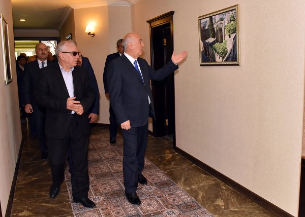 Sumqayıtda növbəti otelin açılışı olub - İcra hakimi Zakir Fərəcov və sabiq başçı Şakir Abuşov mərasimdə (FOTOSESSİYA) Sumqayıtda növbəti otelin açılışı olub - İcra hakimi Zakir Fərəcov və sabiq başçı Şakir Abuşov mərasimdə (FOTOSESSİYA)