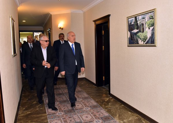 Sumqayıtda növbəti otelin açılışı olub - İcra hakimi Zakir Fərəcov və sabiq başçı Şakir Abuşov mərasimdə (FOTOSESSİYA) Sumqayıtda növbəti otelin açılışı olub - İcra hakimi Zakir Fərəcov və sabiq başçı Şakir Abuşov mərasimdə (FOTOSESSİYA)