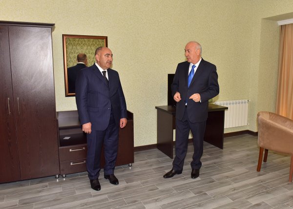 Sumqayıtda növbəti otelin açılışı olub - İcra hakimi Zakir Fərəcov və sabiq başçı Şakir Abuşov mərasimdə (FOTOSESSİYA) Sumqayıtda növbəti otelin açılışı olub - İcra hakimi Zakir Fərəcov və sabiq başçı Şakir Abuşov mərasimdə (FOTOSESSİYA)