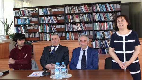 Sumqayıtda Seyran Səxavətin oxucularla görüşü keçirilib - FOTOLAR