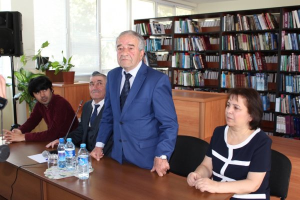 Sumqayıtda Seyran Səxavətin oxucularla görüşü keçirilib - FOTOLAR