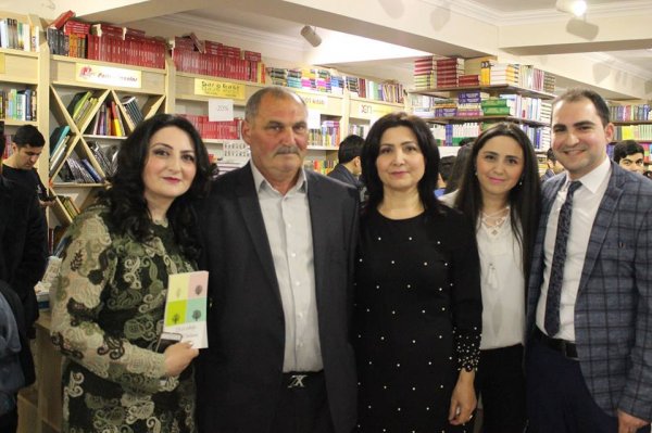 Gənc yazarın kitabının təqdimatı olub - FOTO Gənc yazarın kitabının təqdimatı olub - FOTO