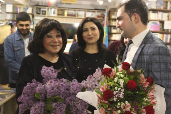 Gənc yazarın kitabının təqdimatı olub - FOTO Gənc yazarın kitabının təqdimatı olub - FOTO