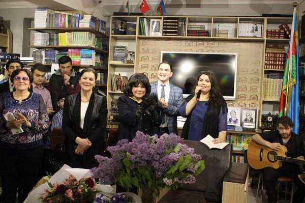 Gənc yazarın kitabının təqdimatı olub - FOTO Gənc yazarın kitabının təqdimatı olub - FOTO