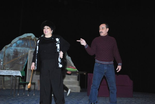 Sumqayıt teatrının baş rejissoru Firudin Məhərrəmov: "Tamaşamın bu qədər sevilməyi çəkilən əziyyətin bəhrəsidir" Sumqayıt teatrının baş rejissoru Firudin Məhərrəmov: "Tamaşamın bu qədər sevilməyi çəkilən əziyyətin bəhrəsidir"