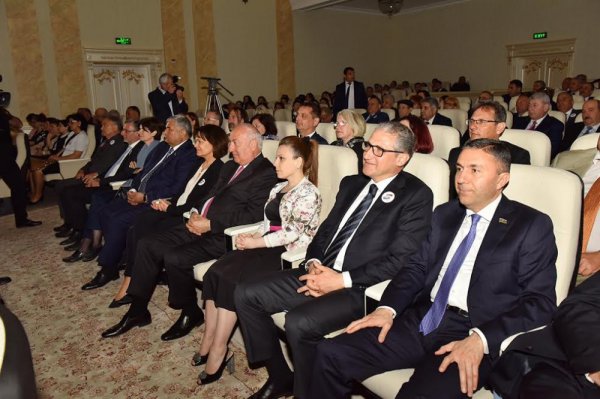 Sumqayıtla Lüdviqshafen arasında dostluq əlaqələrinin 40 illiyi təntənəli şəkildə qeyd olunub – FOTO+VİDEO Sumqayıtla Lüdviqshafen arasında dostluq əlaqələrinin 40 illiyi təntənəli şəkildə qeyd olunub – FOTO+VİDEO