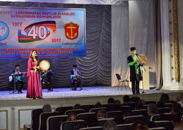 Sumqayıtla Lüdviqshafen arasında dostluq əlaqələrinin 40 illiyi təntənəli şəkildə qeyd olunub – FOTO+VİDEO Sumqayıtla Lüdviqshafen arasında dostluq əlaqələrinin 40 illiyi təntənəli şəkildə qeyd olunub – FOTO+VİDEO
