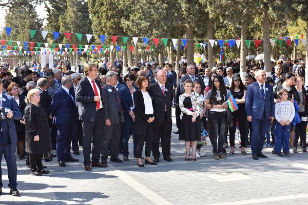 Sumqayıtla Lüdviqshafen arasında dostluq əlaqələrinin 40 illiyi təntənəli şəkildə qeyd olunub – FOTO+VİDEO Sumqayıtla Lüdviqshafen arasında dostluq əlaqələrinin 40 illiyi təntənəli şəkildə qeyd olunub – FOTO+VİDEO