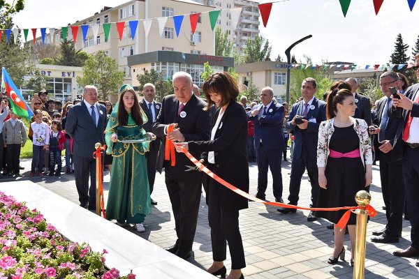 Sumqayıtla Lüdviqshafen arasında dostluq əlaqələrinin 40 illiyi təntənəli şəkildə qeyd olunub – FOTO+VİDEO Sumqayıtla Lüdviqshafen arasında dostluq əlaqələrinin 40 illiyi təntənəli şəkildə qeyd olunub – FOTO+VİDEO