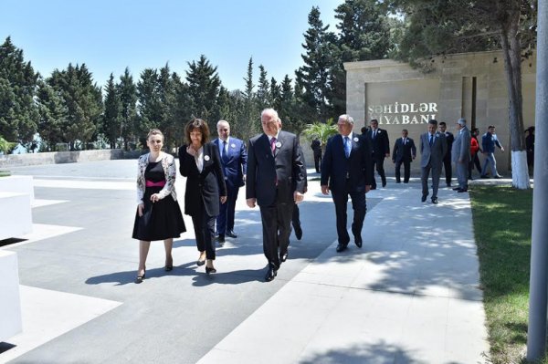 Sumqayıtla Lüdviqshafen arasında dostluq əlaqələrinin 40 illiyi təntənəli şəkildə qeyd olunub – FOTO+VİDEO Sumqayıtla Lüdviqshafen arasında dostluq əlaqələrinin 40 illiyi təntənəli şəkildə qeyd olunub – FOTO+VİDEO