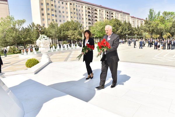 Sumqayıtla Lüdviqshafen arasında dostluq əlaqələrinin 40 illiyi təntənəli şəkildə qeyd olunub – FOTO+VİDEO Sumqayıtla Lüdviqshafen arasında dostluq əlaqələrinin 40 illiyi təntənəli şəkildə qeyd olunub – FOTO+VİDEO