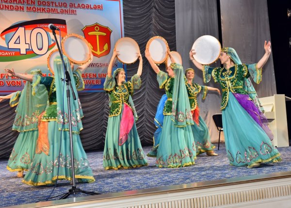 Sumqayıtla Lüdviqshafen arasında dostluq əlaqələrinin 40 illiyi təntənəli şəkildə qeyd olunub – FOTO+VİDEO Sumqayıtla Lüdviqshafen arasında dostluq əlaqələrinin 40 illiyi təntənəli şəkildə qeyd olunub – FOTO+VİDEO