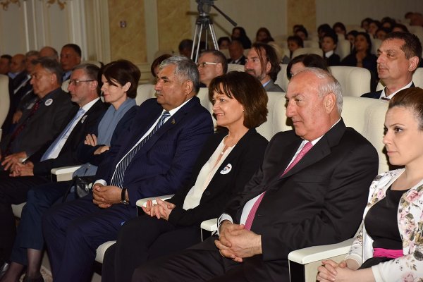 Sumqayıtla Lüdviqshafen arasında dostluq əlaqələrinin 40 illiyi təntənəli şəkildə qeyd olunub – FOTO+VİDEO Sumqayıtla Lüdviqshafen arasında dostluq əlaqələrinin 40 illiyi təntənəli şəkildə qeyd olunub – FOTO+VİDEO