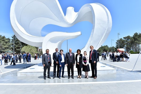 Sumqayıtla Lüdviqshafen arasında dostluq əlaqələrinin 40 illiyi təntənəli şəkildə qeyd olunub – FOTO+VİDEO Sumqayıtla Lüdviqshafen arasında dostluq əlaqələrinin 40 illiyi təntənəli şəkildə qeyd olunub – FOTO+VİDEO